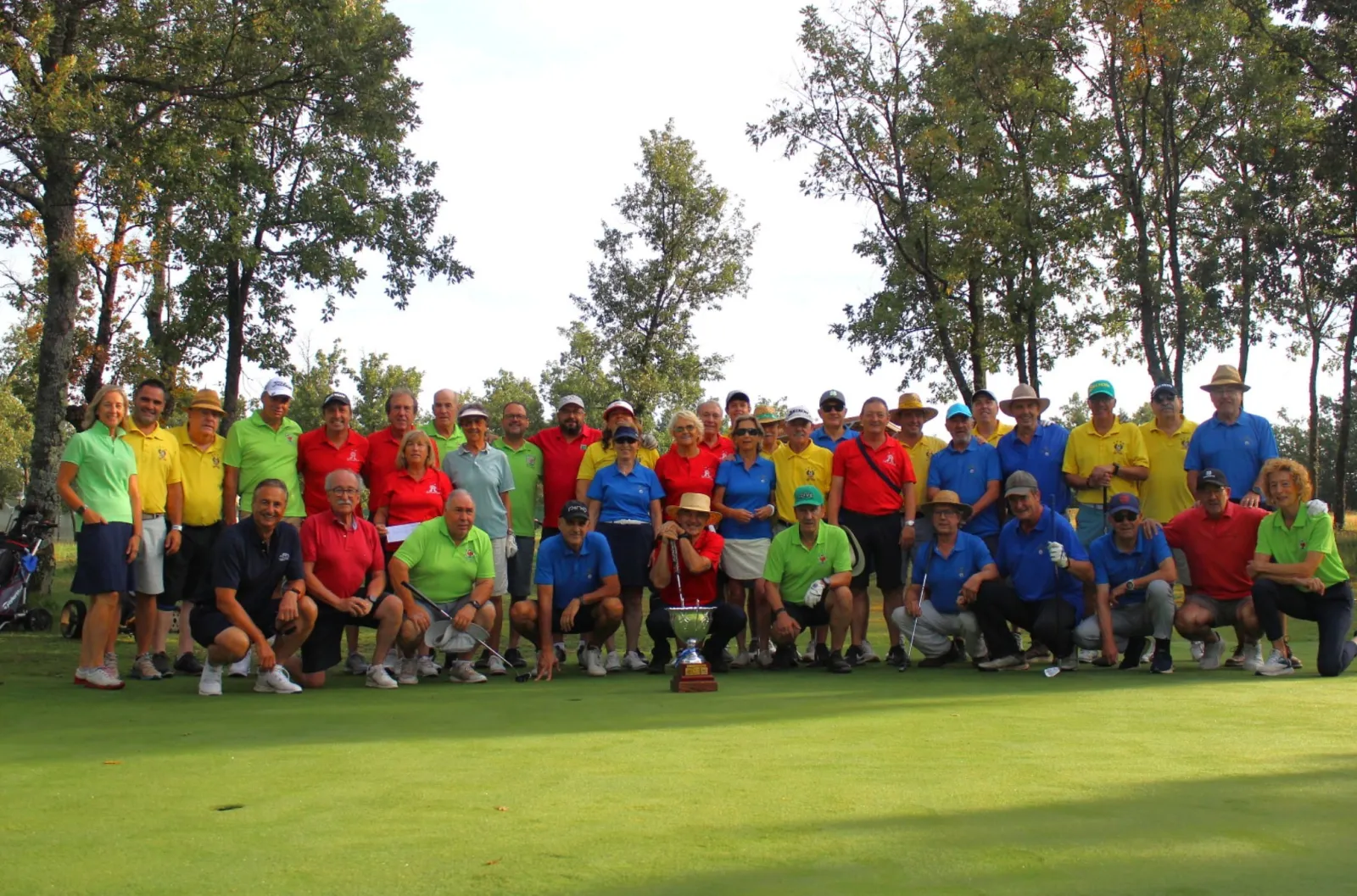 Foto 2 - Almazul&uacute;es revalida su t&iacute;tulo en el Cop&oacute;n Soriano de Golf