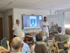 Foto 6 - La batalla por salvar el Monasterio de Huerta re&uacute;ne a un centenar de vecinos con Carlos de la Casa