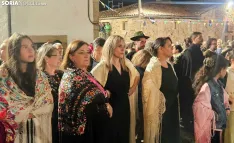 Foto 7 - El Royo se viste de tradici&oacute;n en una noche de mantones y capas castellanas
