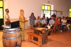 Foto 9 - Defensa rinde homenaje a estos tres pueblos sorianos por su apoyo a los paracaidistas