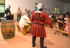 Foto 6 - Defensa rinde homenaje a estos tres pueblos sorianos por su apoyo a los paracaidistas
