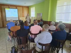 Foto 4 - Defensa rinde homenaje a estos tres pueblos sorianos por su apoyo a los paracaidistas