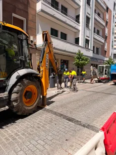 Foto 7 - El Ayuntamiento estudia el alcance de la aver&iacute;a en la red de agua y valora la posibilidad de camiones cisterna en caso de que fuesen necesarios