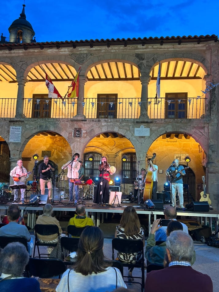 El patrimonio de Medinaceli se llena de música con Carrión Folk