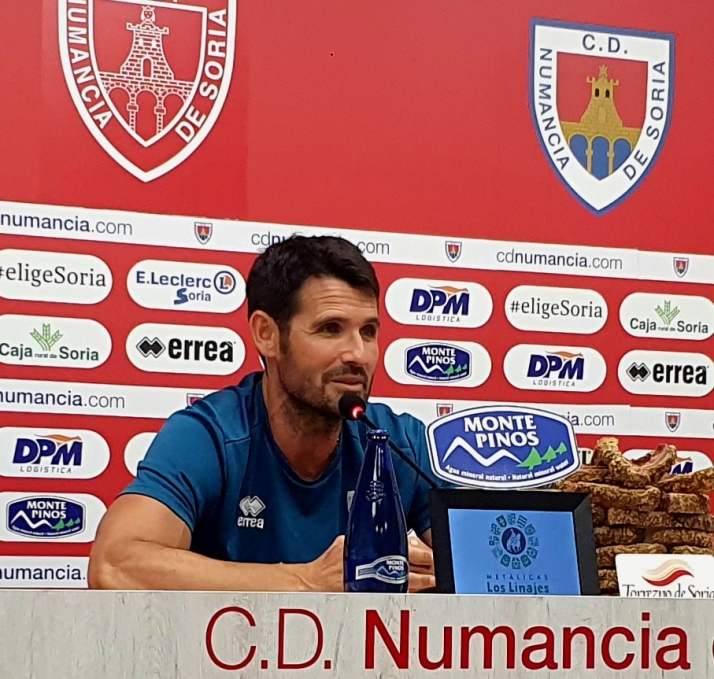 Un Numancia en construcción se presenta ante el Zaragoza: queremos ser un grupo reconocible sobre el césped