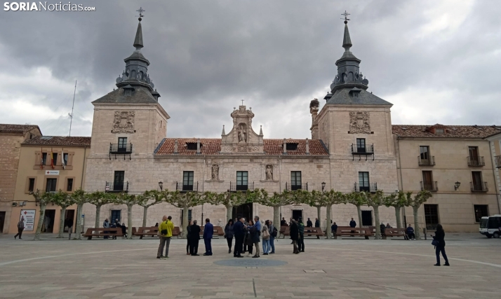 El monográfico sobre arte y monarquía en El Burgo desborda las previsiones con 65 alumnos