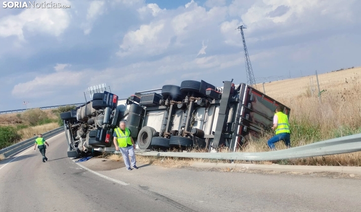 ACTUALIZACIÓN | Vuelca un camión en Almazán
