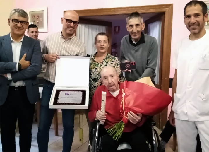 El taxista madrileño que nunca tuvo un solo golpe sopla 100 velas en Soria