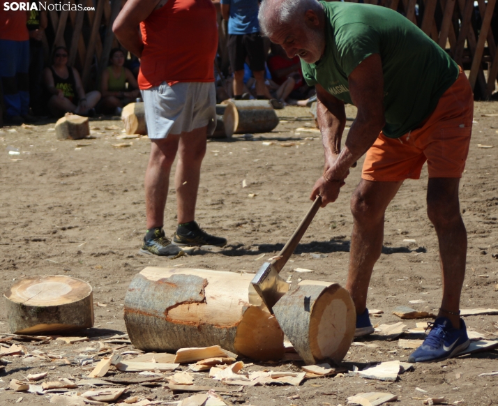 La tradici&oacute;n de la madera se convierte en espect&aacute;culo en Vinuesa 