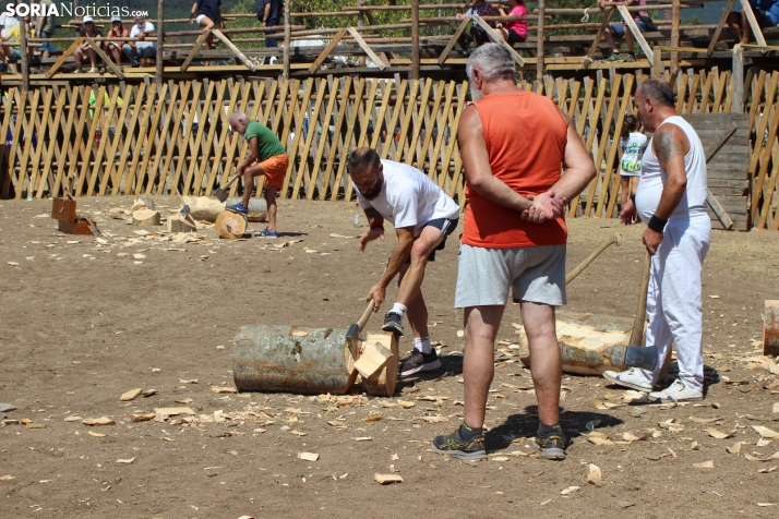La tradici&oacute;n de la madera se convierte en espect&aacute;culo en Vinuesa 