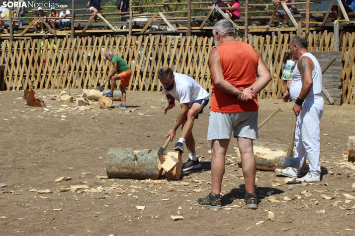 La tradici&oacute;n de la madera se convierte en espect&aacute;culo en Vinuesa 