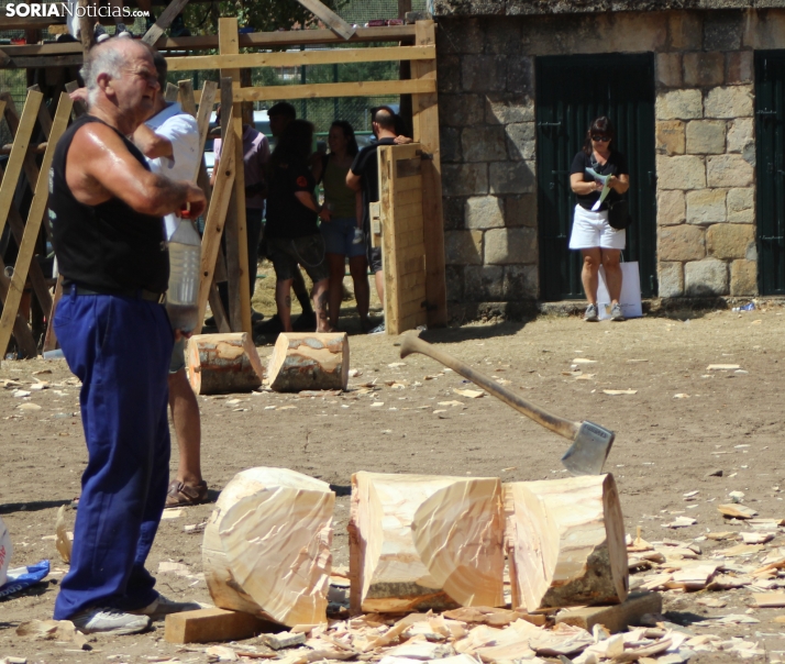 La tradici&oacute;n de la madera se convierte en espect&aacute;culo en Vinuesa 