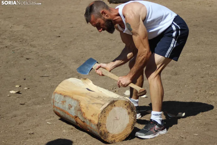 La tradici&oacute;n de la madera se convierte en espect&aacute;culo en Vinuesa 