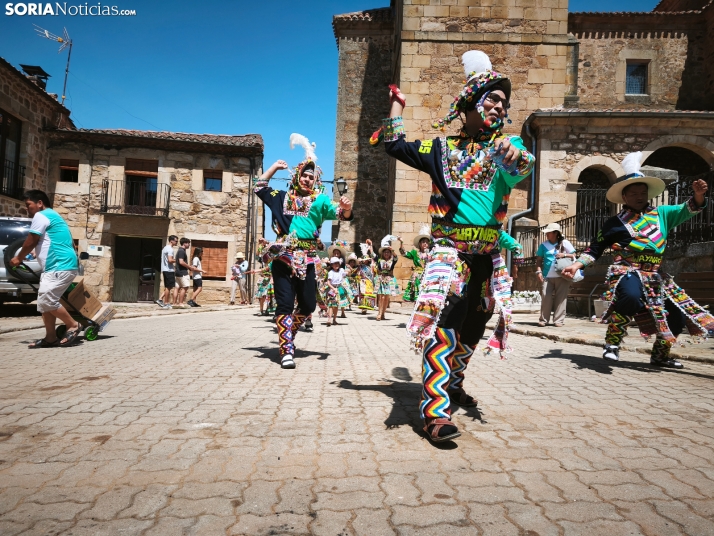 GALER&Iacute;A | Blanco sobre verde: El Royo festeja su patrimonio indiano