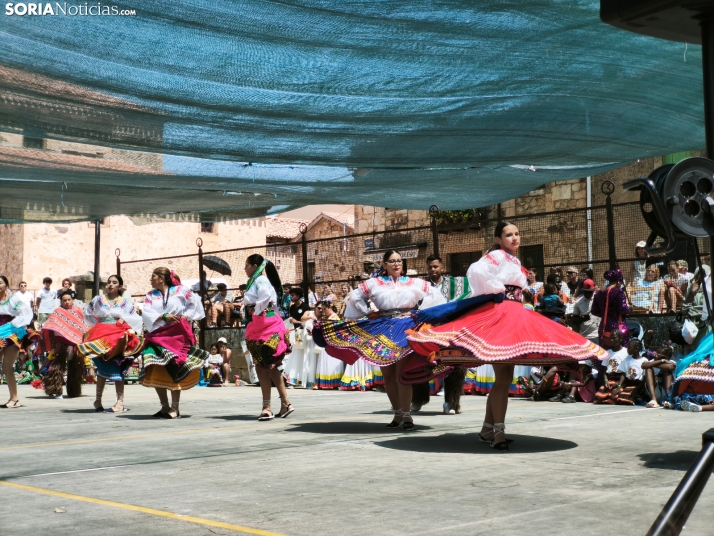 GALER&Iacute;A | Blanco sobre verde: El Royo festeja su patrimonio indiano