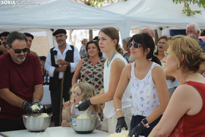 En im&aacute;genes: Valdeavellano de Tera vuelve a presumir de su mantequilla con su tradicional feria