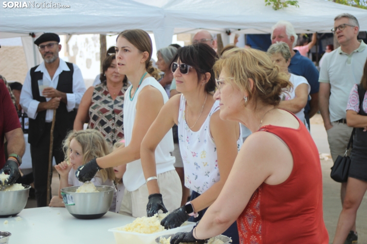 En im&aacute;genes: Valdeavellano de Tera vuelve a presumir de su mantequilla con su tradicional feria