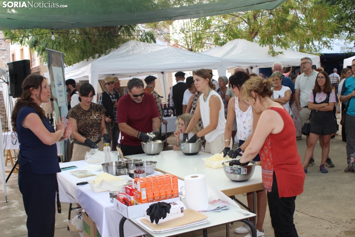En im&aacute;genes: Valdeavellano de Tera vuelve a presumir de su mantequilla con su tradicional feria