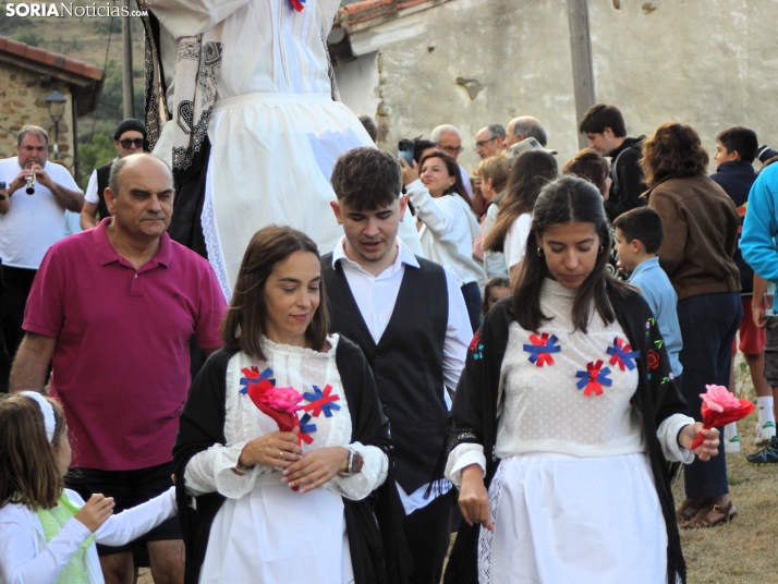 GALER&Iacute;A | Las M&oacute;ndidas y el Ramo, una tradici&oacute;n que perdura en Sarnago