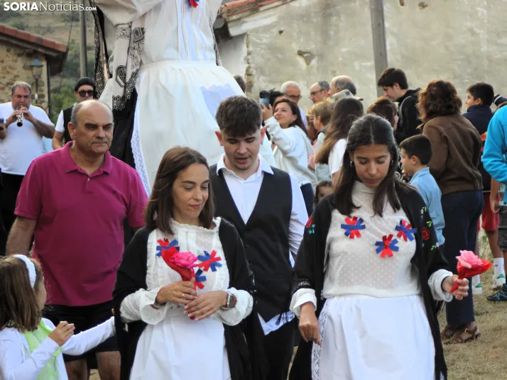 GALER&Iacute;A | Las M&oacute;ndidas y el Ramo, una tradici&oacute;n que perdura en Sarnago