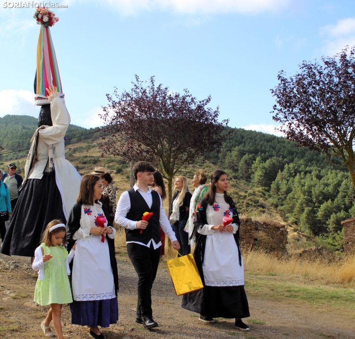 GALER&Iacute;A | Las M&oacute;ndidas y el Ramo, una tradici&oacute;n que perdura en Sarnago