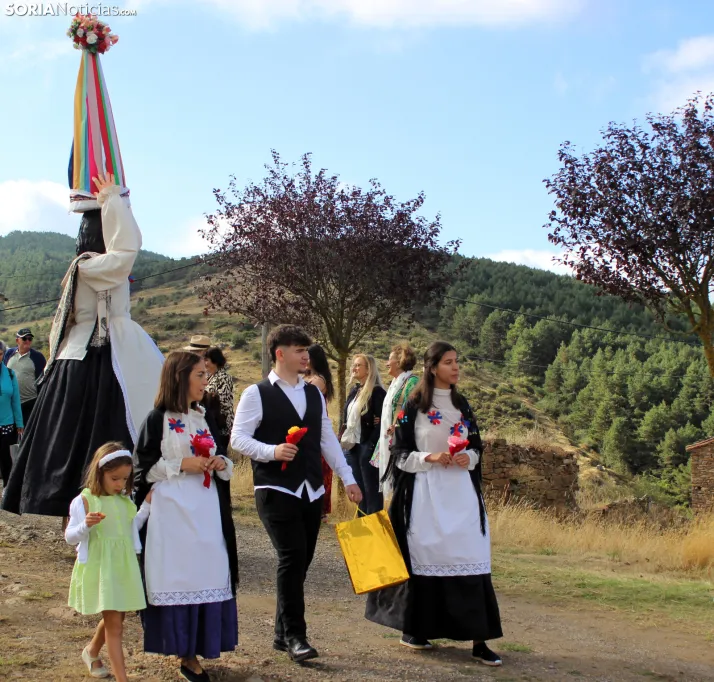 GALER&Iacute;A | Las M&oacute;ndidas y el Ramo, una tradici&oacute;n que perdura en Sarnago