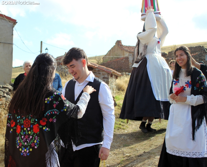 GALER&Iacute;A | Las M&oacute;ndidas y el Ramo, una tradici&oacute;n que perdura en Sarnago