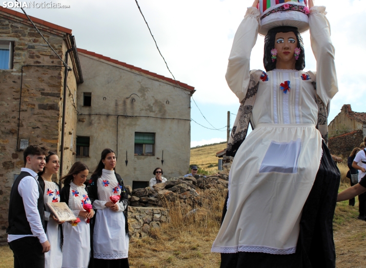 GALER&Iacute;A | Las M&oacute;ndidas y el Ramo, una tradici&oacute;n que perdura en Sarnago