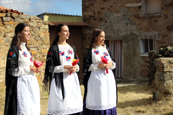 GALER&Iacute;A | Las M&oacute;ndidas y el Ramo, una tradici&oacute;n que perdura en Sarnago