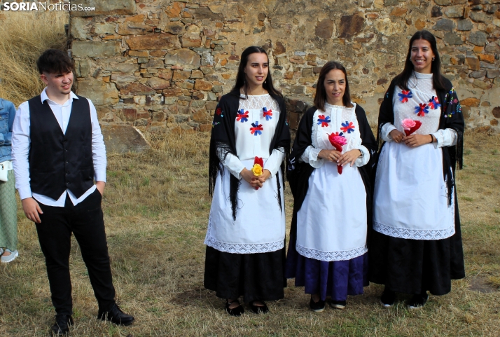 GALER&Iacute;A | Las M&oacute;ndidas y el Ramo, una tradici&oacute;n que perdura en Sarnago