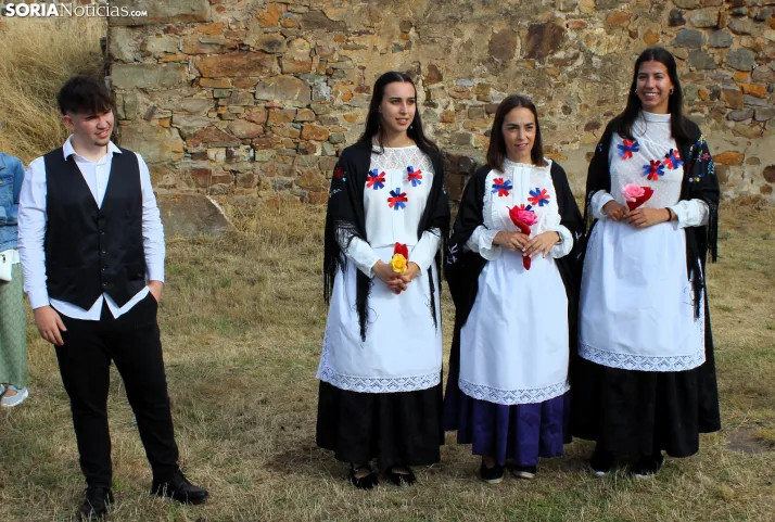 GALER&Iacute;A | Las M&oacute;ndidas y el Ramo, una tradici&oacute;n que perdura en Sarnago