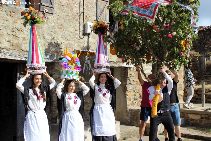 GALER&Iacute;A | Las M&oacute;ndidas y el Ramo, una tradici&oacute;n que perdura en Sarnago