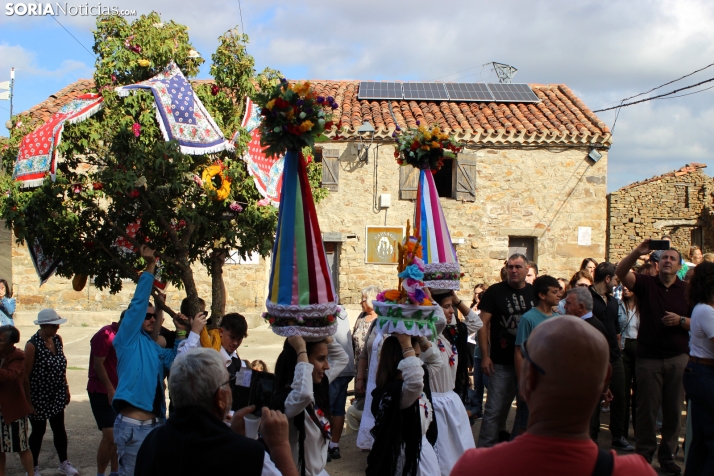 GALER&Iacute;A | Las M&oacute;ndidas y el Ramo, una tradici&oacute;n que perdura en Sarnago