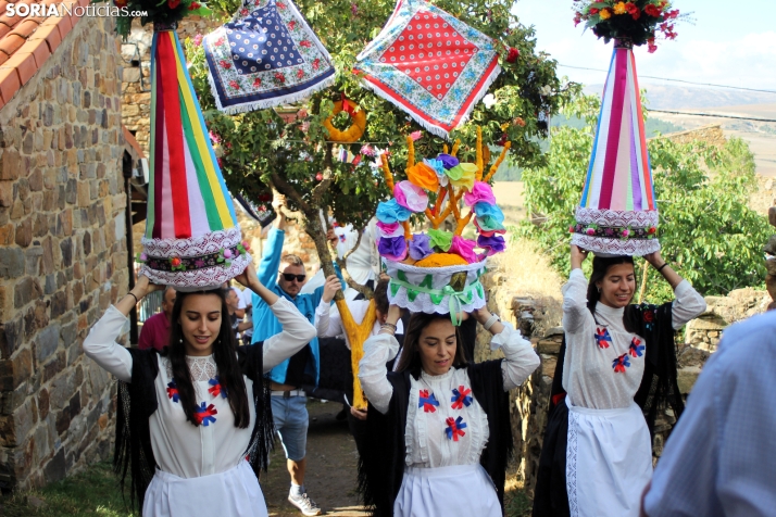 GALER&Iacute;A | Las M&oacute;ndidas y el Ramo, una tradici&oacute;n que perdura en Sarnago