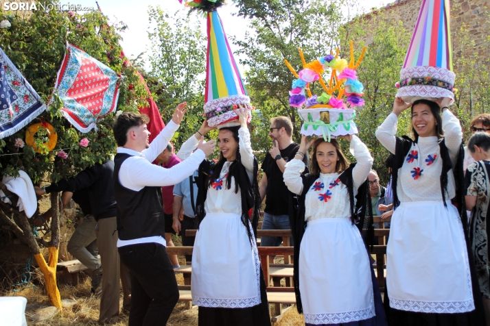 GALER&Iacute;A | Las M&oacute;ndidas y el Ramo, una tradici&oacute;n que perdura en Sarnago