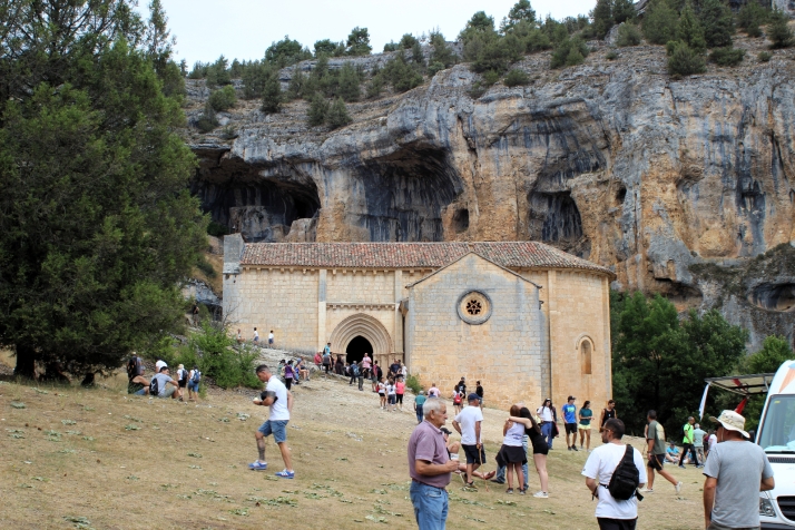 GALER&Iacute;A | Devoci&oacute;n y naturaleza, en el Ca&ntilde;&oacute;n del r&iacute;o Lobos, con la Virgen d