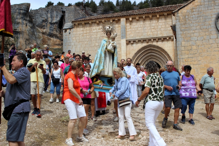 GALER&Iacute;A | Devoci&oacute;n y naturaleza, en el Ca&ntilde;&oacute;n del r&iacute;o Lobos, con la Virgen d