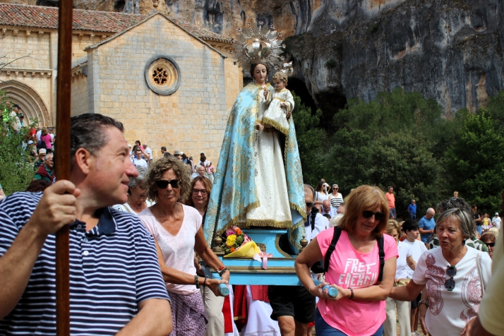 GALER&Iacute;A | Devoci&oacute;n y naturaleza, en el Ca&ntilde;&oacute;n del r&iacute;o Lobos, con la Virgen d
