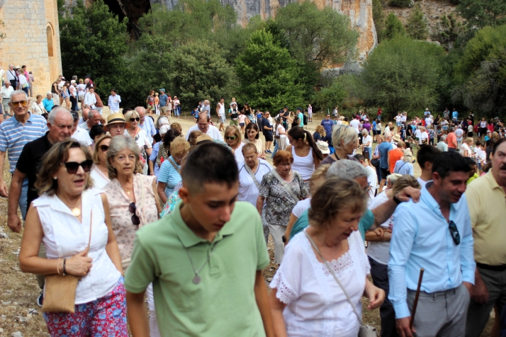 GALER&Iacute;A | Devoci&oacute;n y naturaleza, en el Ca&ntilde;&oacute;n del r&iacute;o Lobos, con la Virgen d