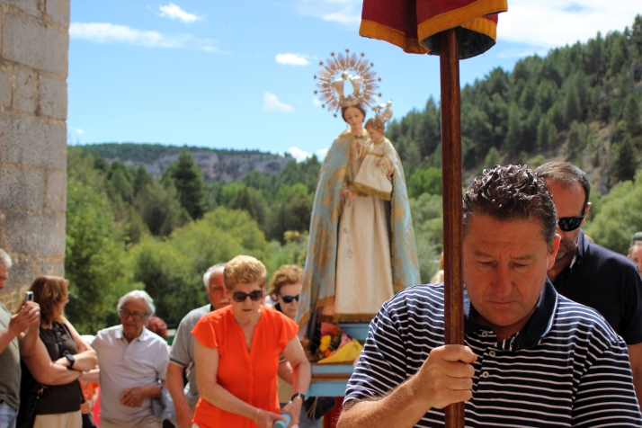 GALER&Iacute;A | Devoci&oacute;n y naturaleza, en el Ca&ntilde;&oacute;n del r&iacute;o Lobos, con la Virgen d