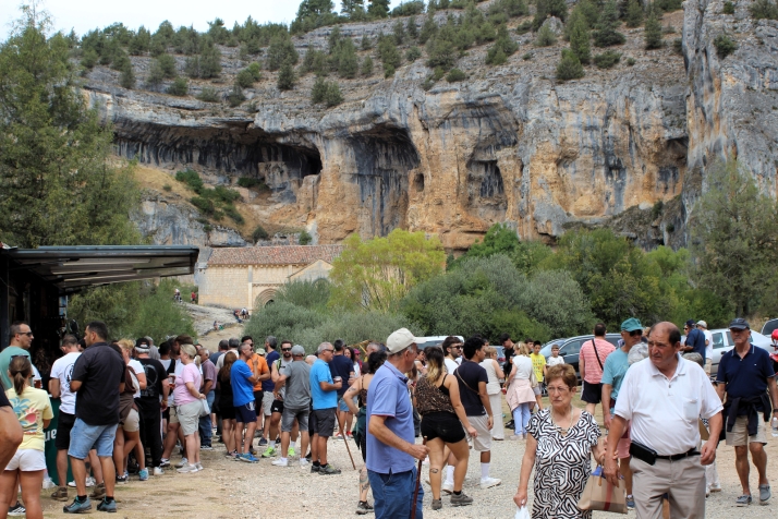 GALER&Iacute;A | Devoci&oacute;n y naturaleza, en el Ca&ntilde;&oacute;n del r&iacute;o Lobos, con la Virgen d