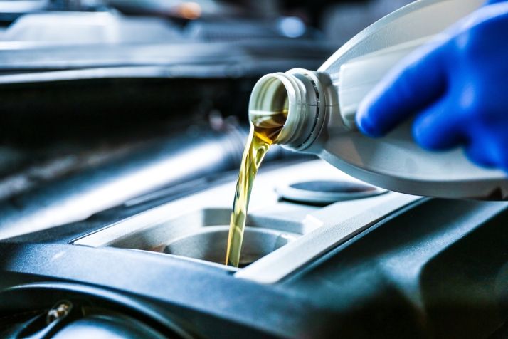 Castilla y León convierte su aceite industrial usado en lubricante para 737.000 coches