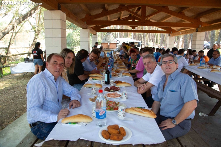 1.600 raciones de tradición: Navaleno despide sus fiestas con la centenaria Caldereta de la Caridad