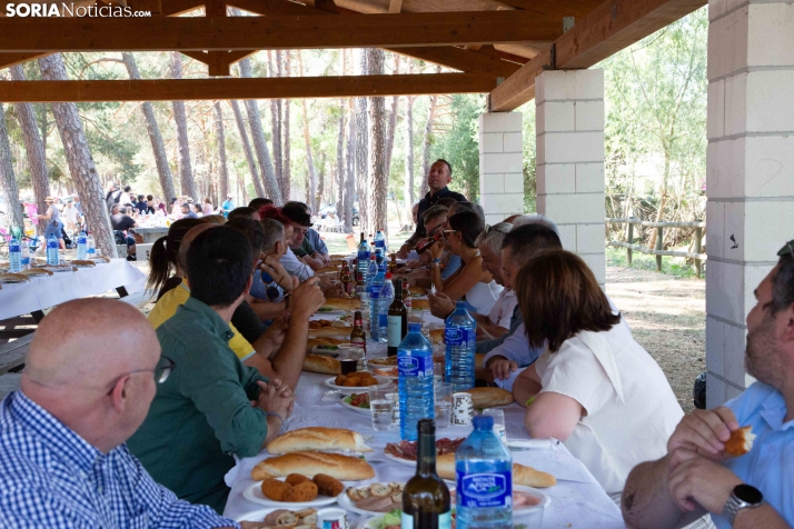 1.600 raciones de tradición: Navaleno despide sus fiestas con la centenaria Caldereta de la Caridad