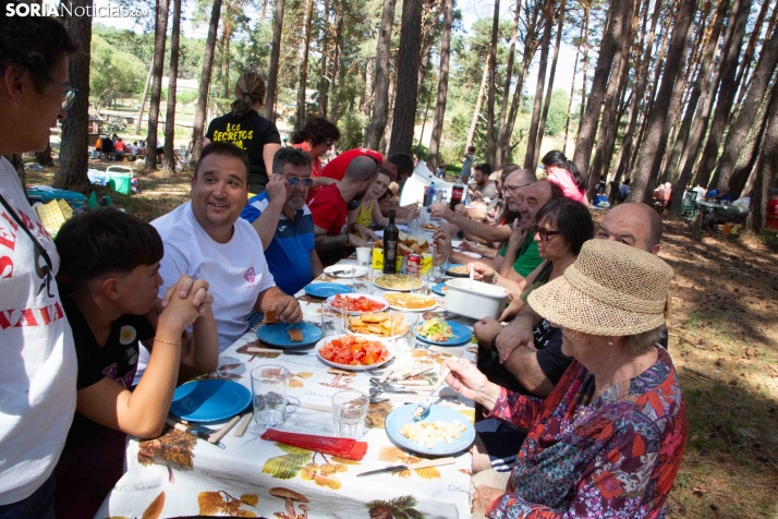 1.600 raciones de tradición: Navaleno despide sus fiestas con la centenaria Caldereta de la Caridad