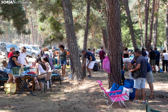 1.600 raciones de tradición: Navaleno despide sus fiestas con la centenaria Caldereta de la Caridad