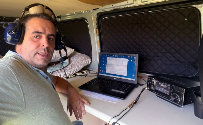 El taxista que hace sonar a toda la provincia