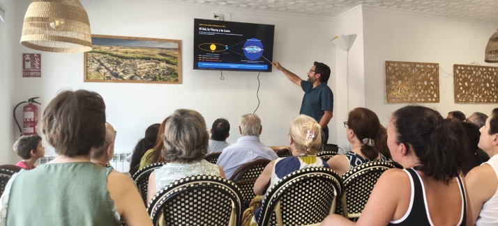 El Club de Montaña El Picazo de Monteagudo disfruta del eclipse en familia y con un ambiente mágico