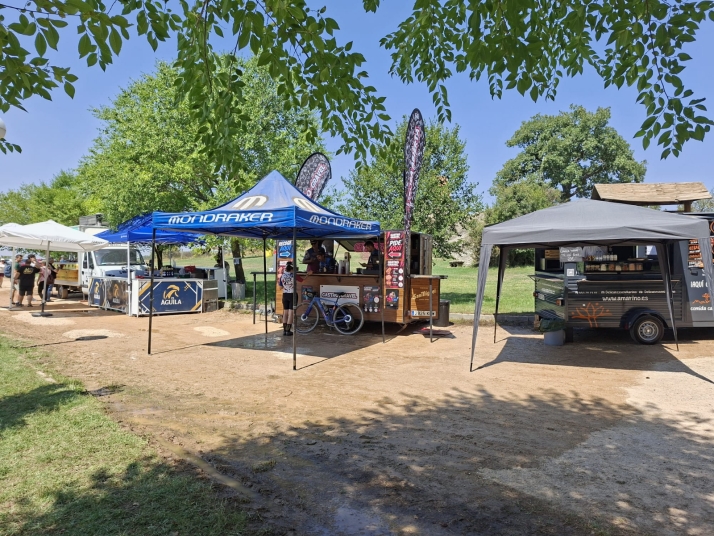 En im&aacute;genes | As&iacute; est&aacute; Valonsadero ahora mismo; el Chicote, foodtrucks, amplio despliegue