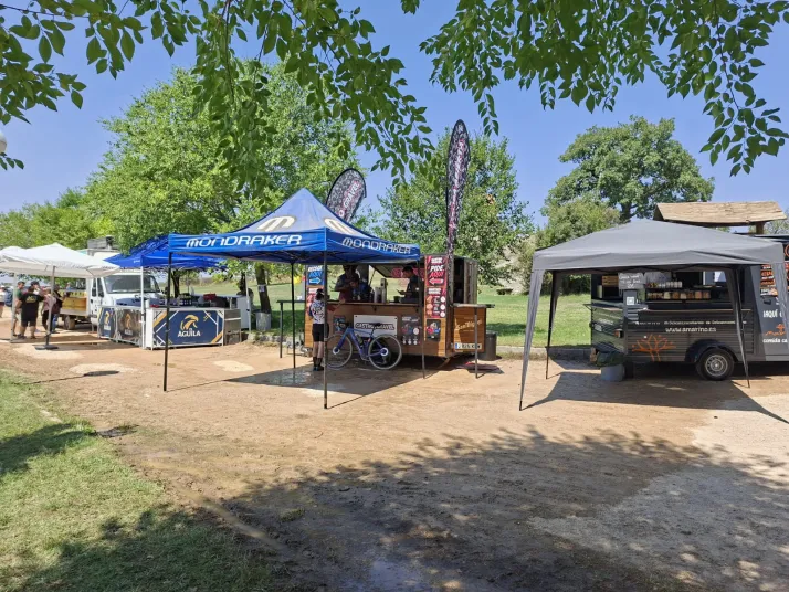 En im&aacute;genes | As&iacute; est&aacute; Valonsadero ahora mismo; el Chicote, foodtrucks, amplio despliegue